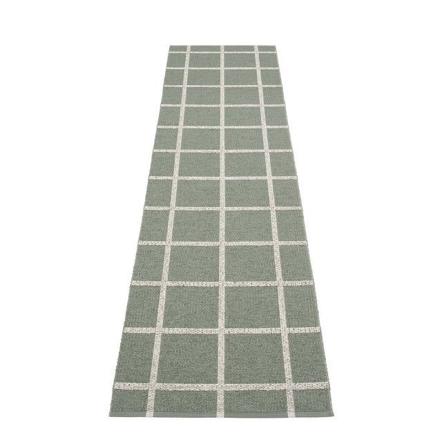 Woven runner army stone