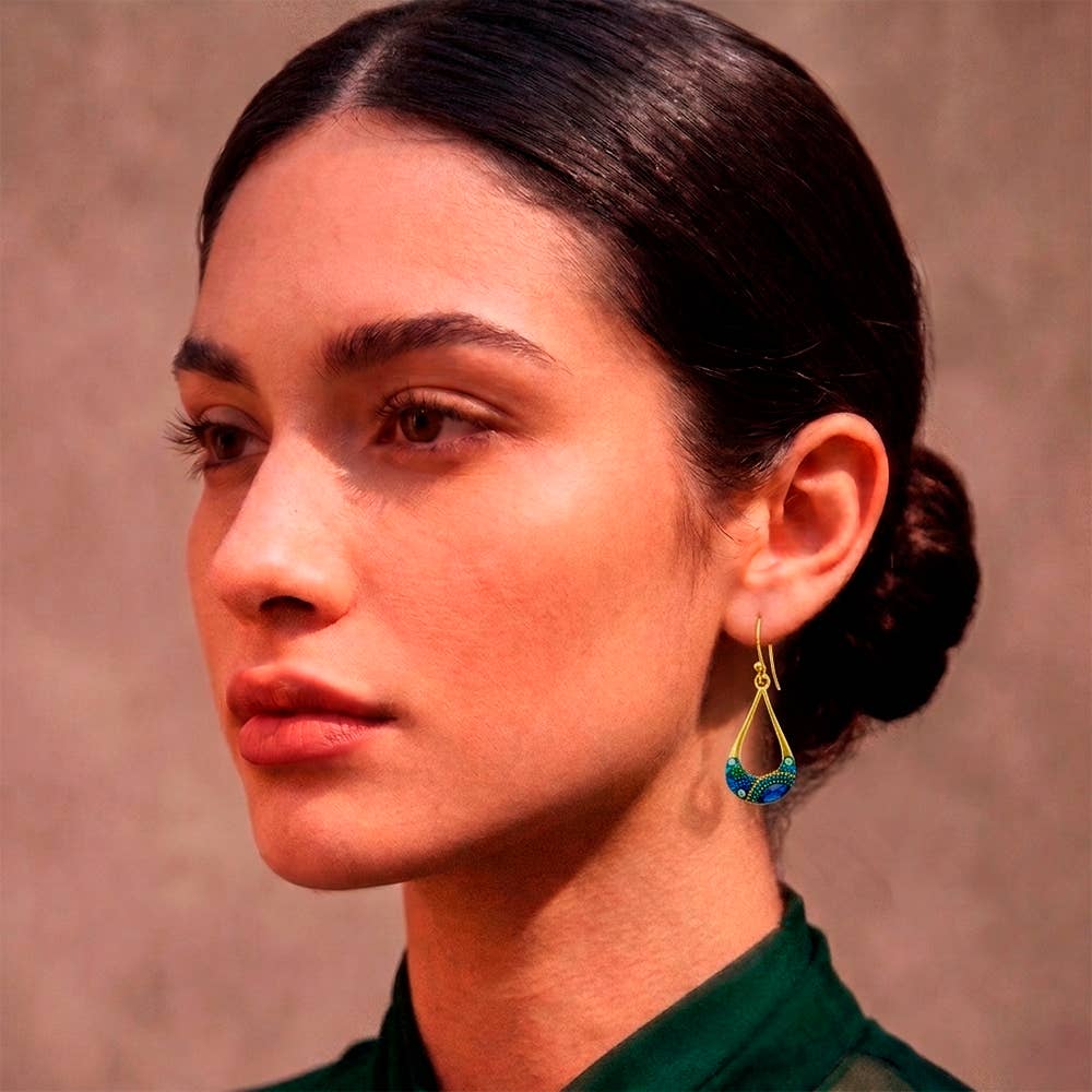 Stylish KE-8327 18K gold plate crystal long drop hoop earrings dazzlingly hanging like miniature chandeliers on your earlobes, ready to add sparkle to your day – because what’s life without a little bling!