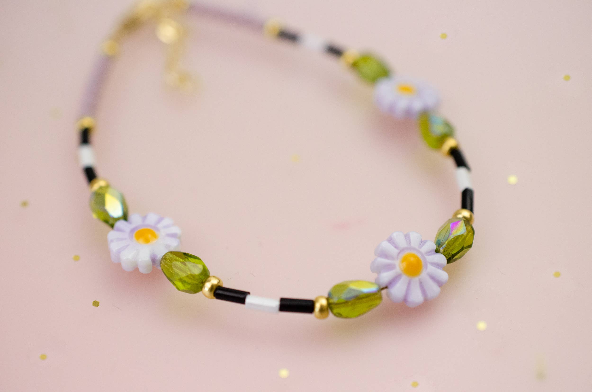 Lavender Daisy beaded bracelet