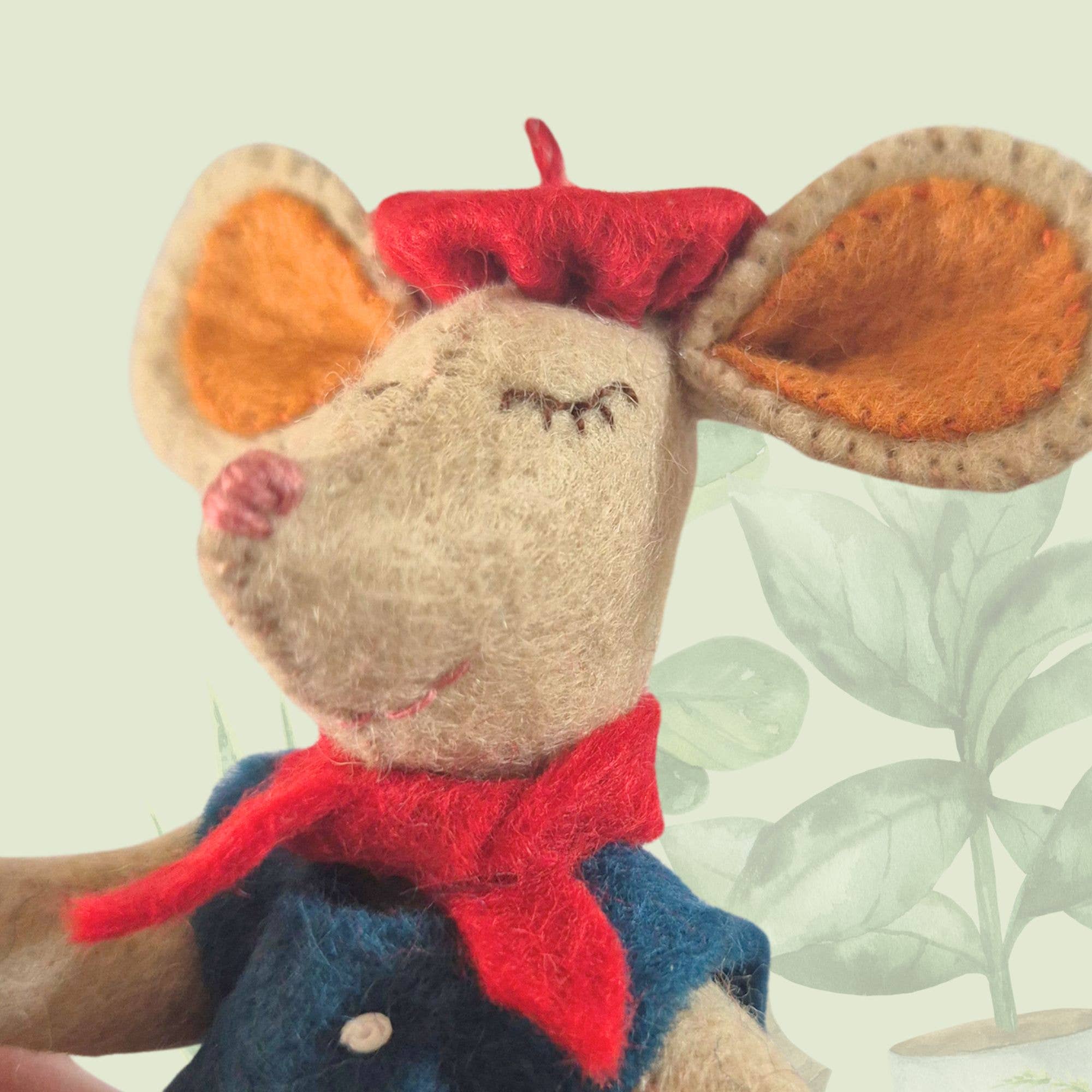 Little Mouse in Paris Felt Craft Mini Kit completing her shopping with a freshly baked baguette and croissant, ready to delight visitors.