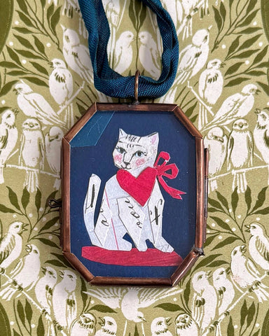 Vintage-style Cat art locket ornament.