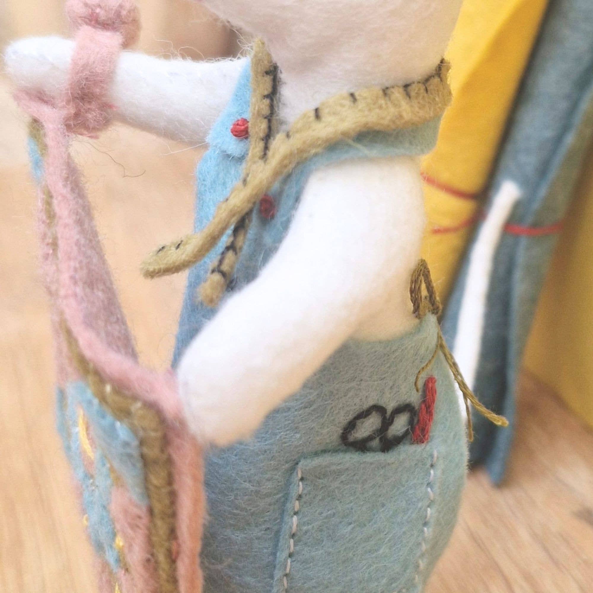 Diving into creativity with the Little Mouse Makes a Quilt Felt Craft Mini Kit - where a tiny mouse conquers quilting and sparkles of nostalgia!