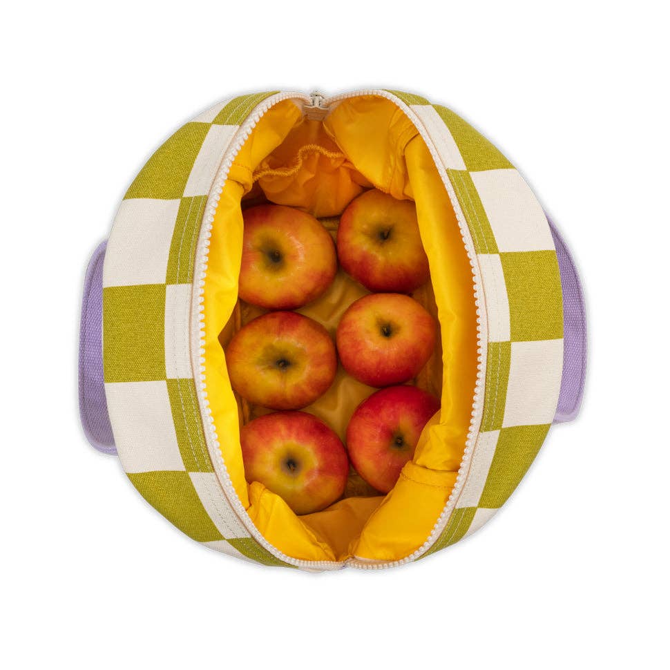 Checkered lunch bag with apples