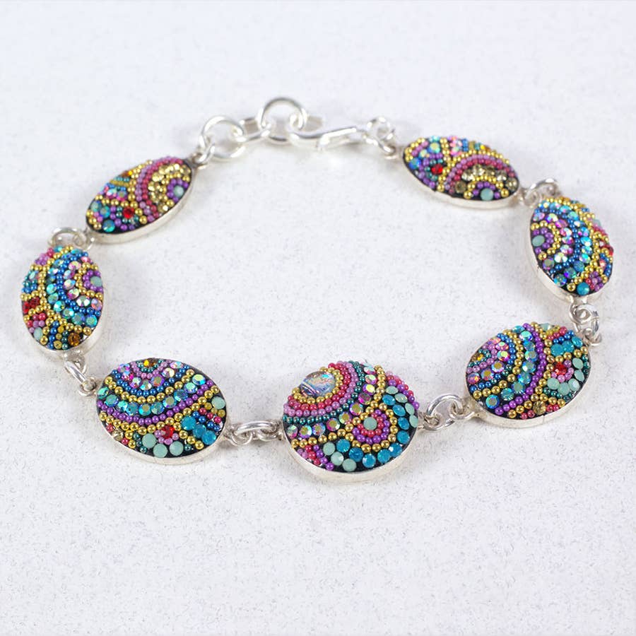 Colorful Edgeless Bracelet by Mosaico Jewels showcasing intricate beadwork in vibrant hues, perfect for mixing and matching with other jewelry.