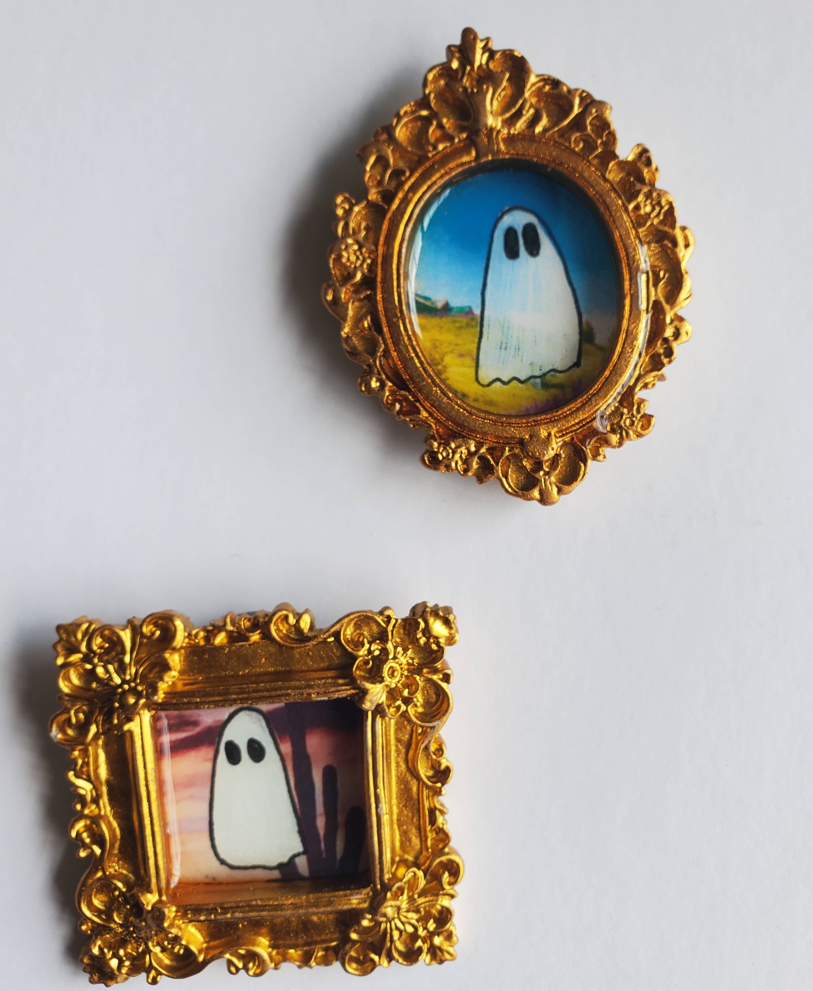 Ghosts on vacation in gold mini frames