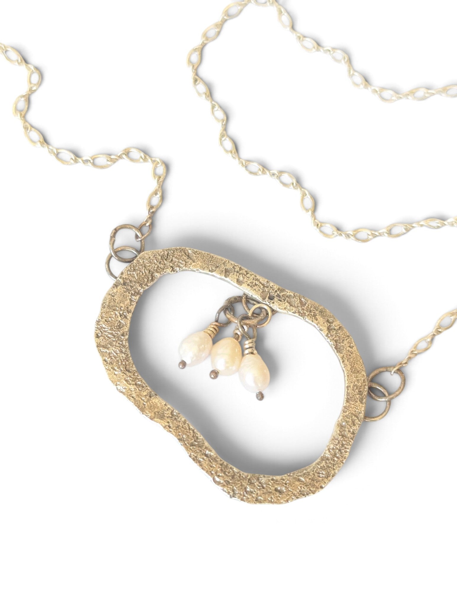 Oval Necklace with Natural Pearls