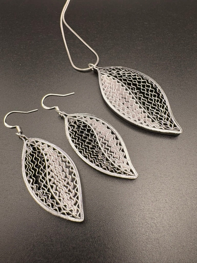 Breeze Chic | Bright Leaves