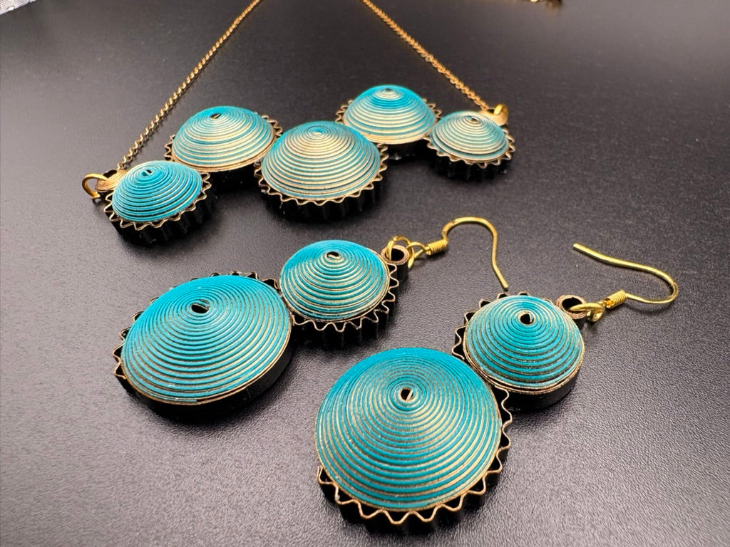 Breeze Chic | Golden Orbit Earrings