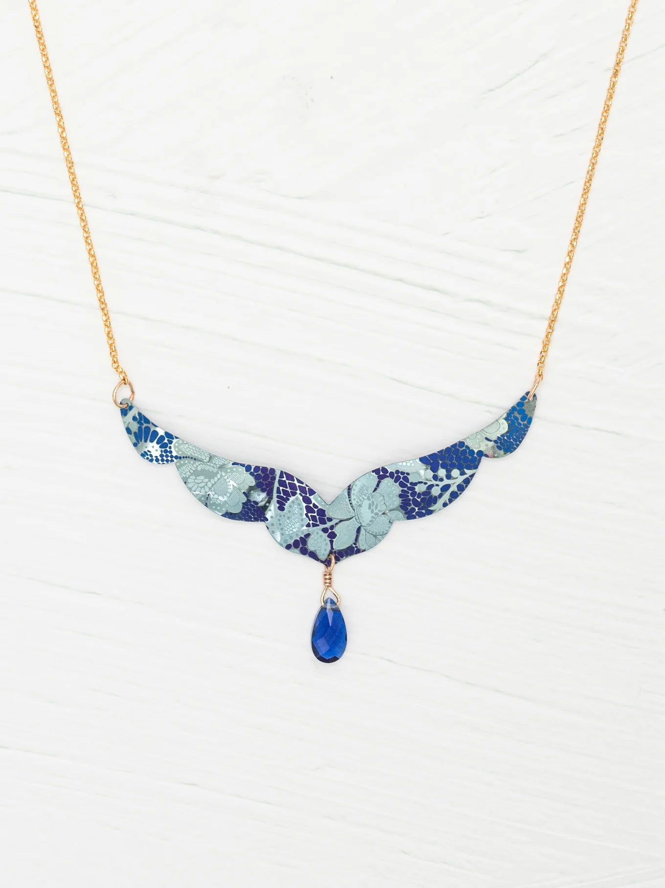 Glass blue beaded lace imprinted necklace