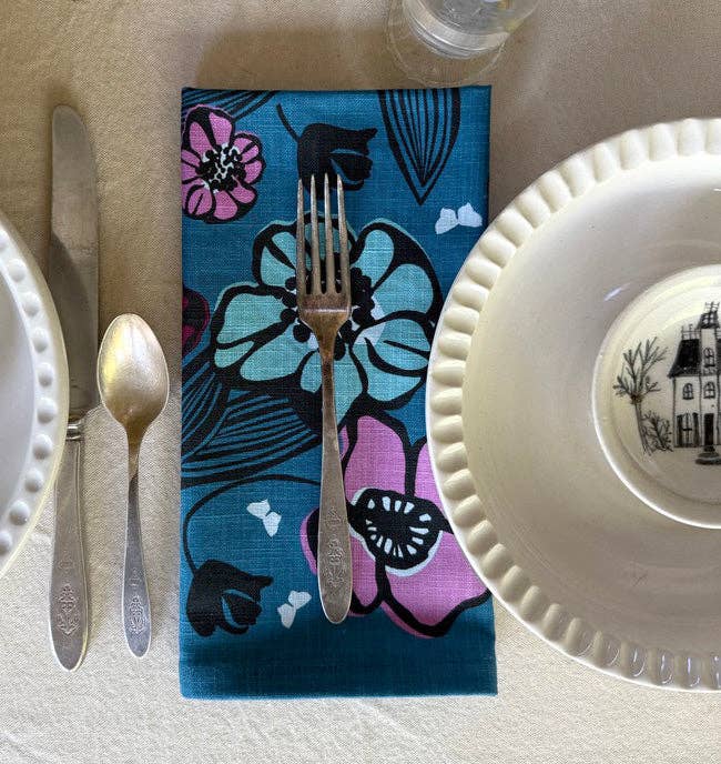 Stylish arrangement of the New Fullbloom Napkin Set, highlighting its 20 x 20 inch square size.