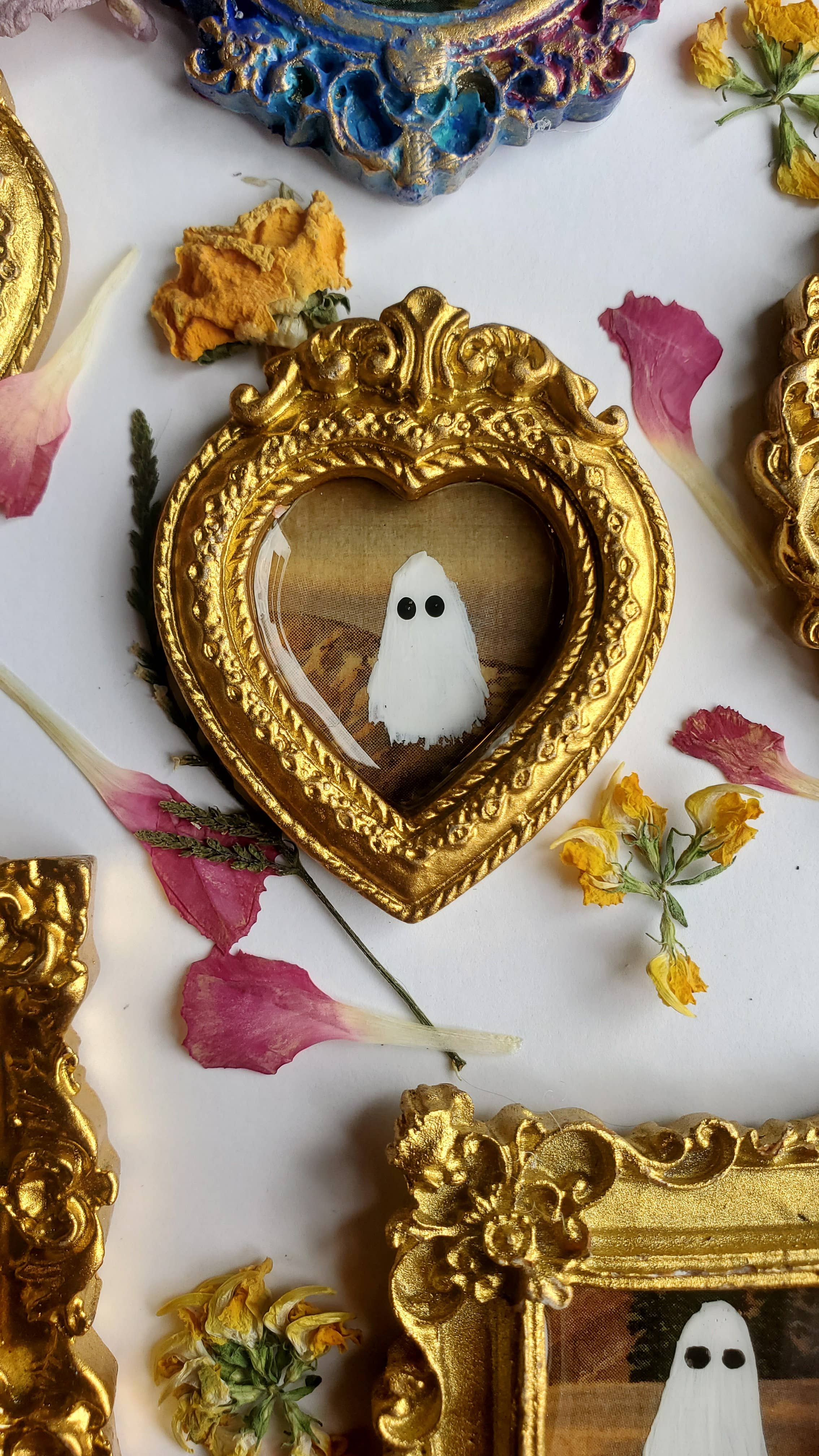 Ghosts on vacation in gold mini frame