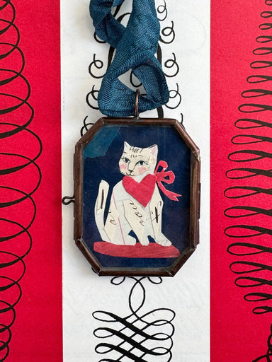 Vintage-style Cat art locket ornament.