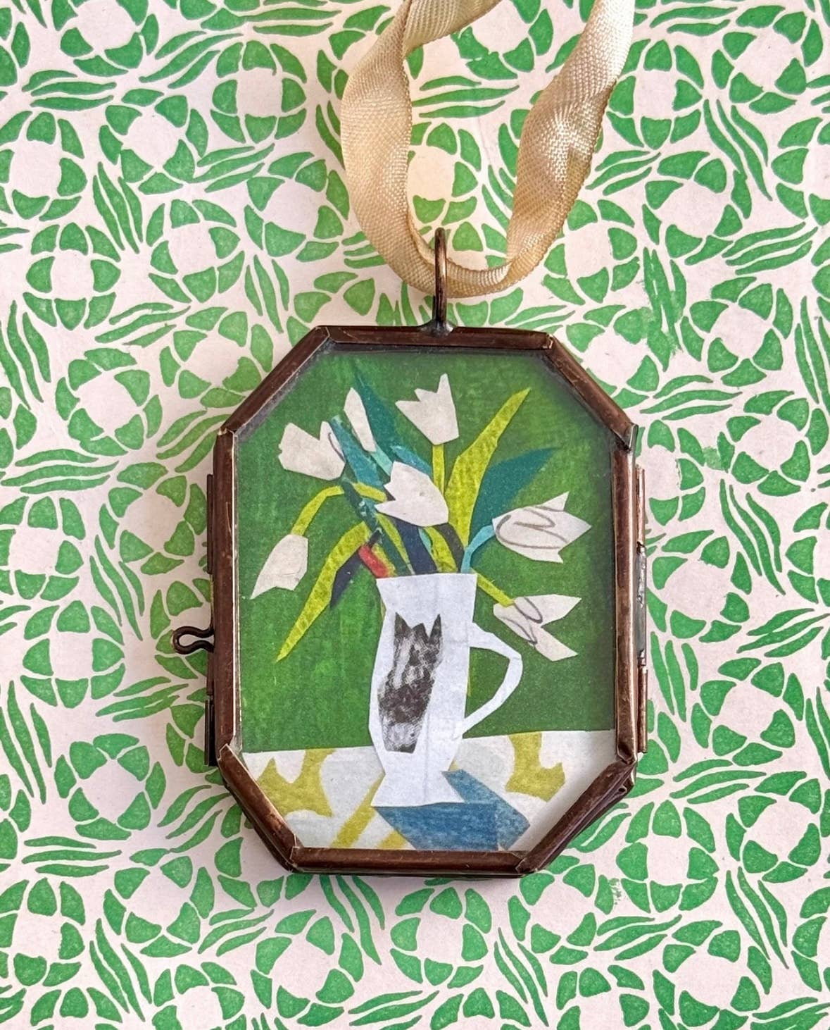 Vintage-style tulips art locket ornament.