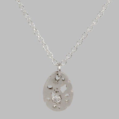 Silver necklace with a round pendant 