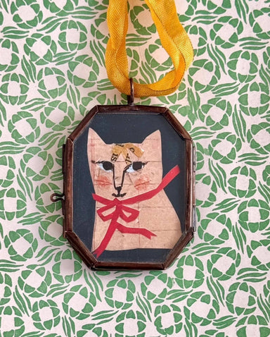 Vintage-style kitten art locket ornament.