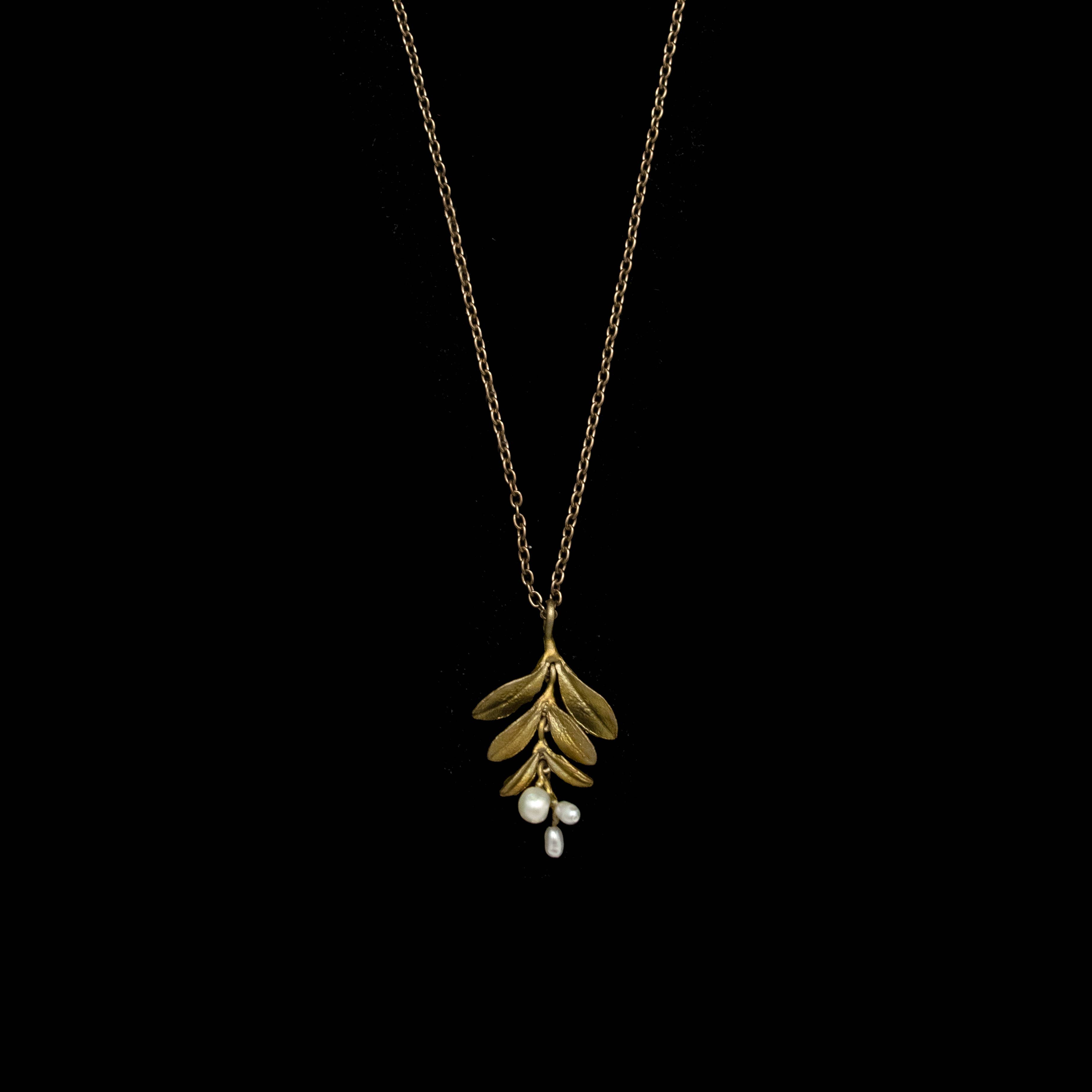 Vine pearl pendant necklace