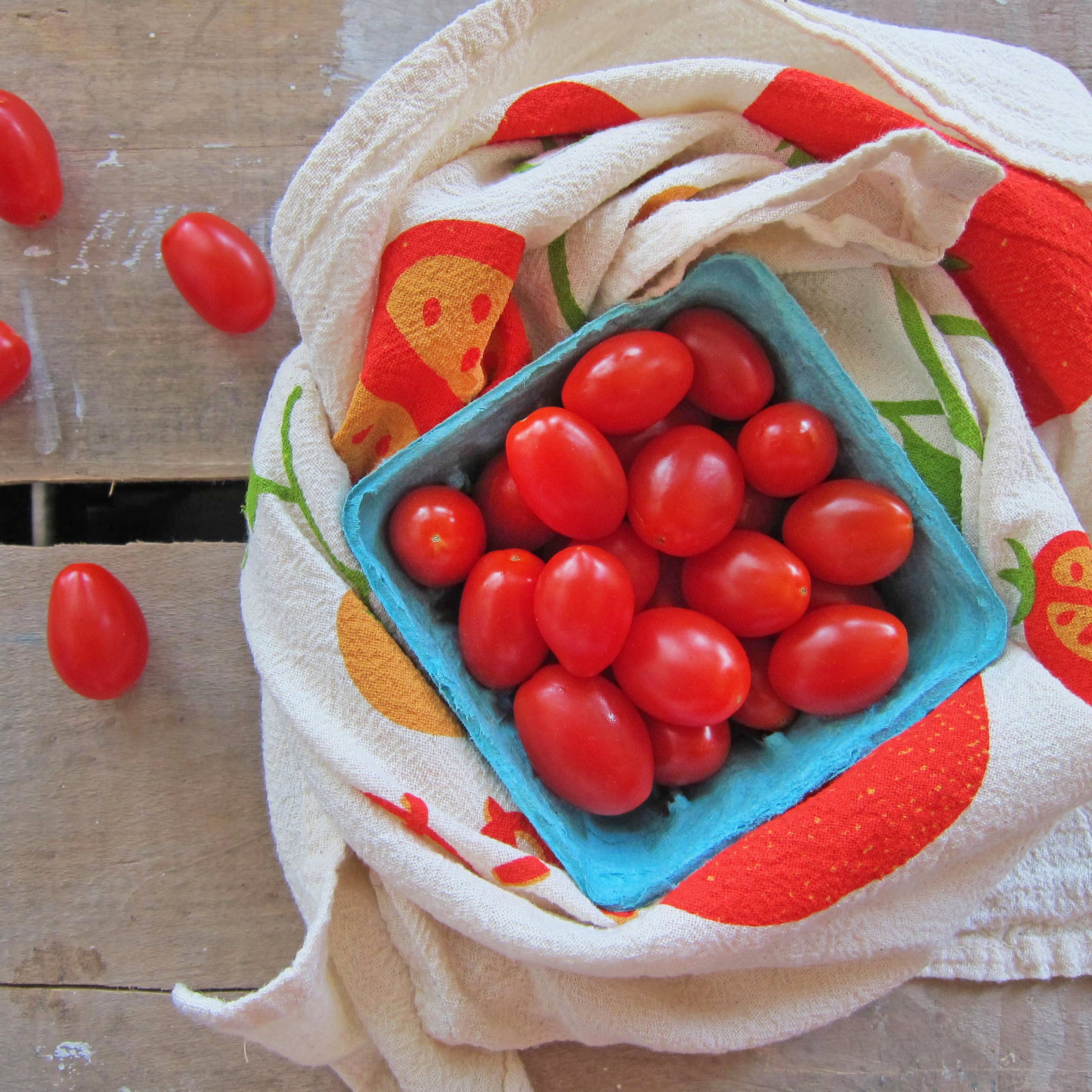 Tomato Basil Tea Towel Set of 2 featuring vibrant tomato and basil designs, perfect for the kitchen.