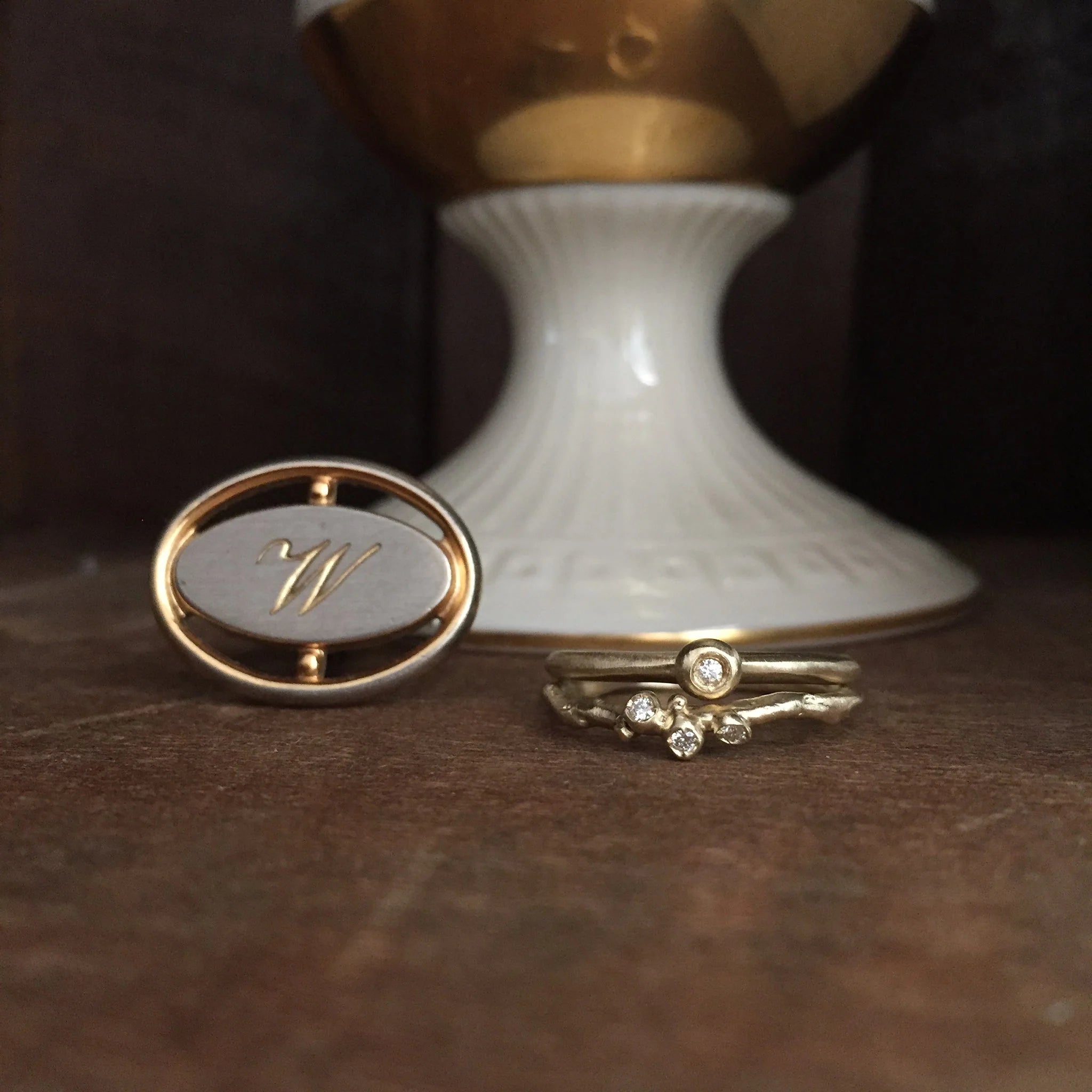 Gold ring with a diamond and a gold oval pendant 