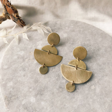 Stud of many half circles