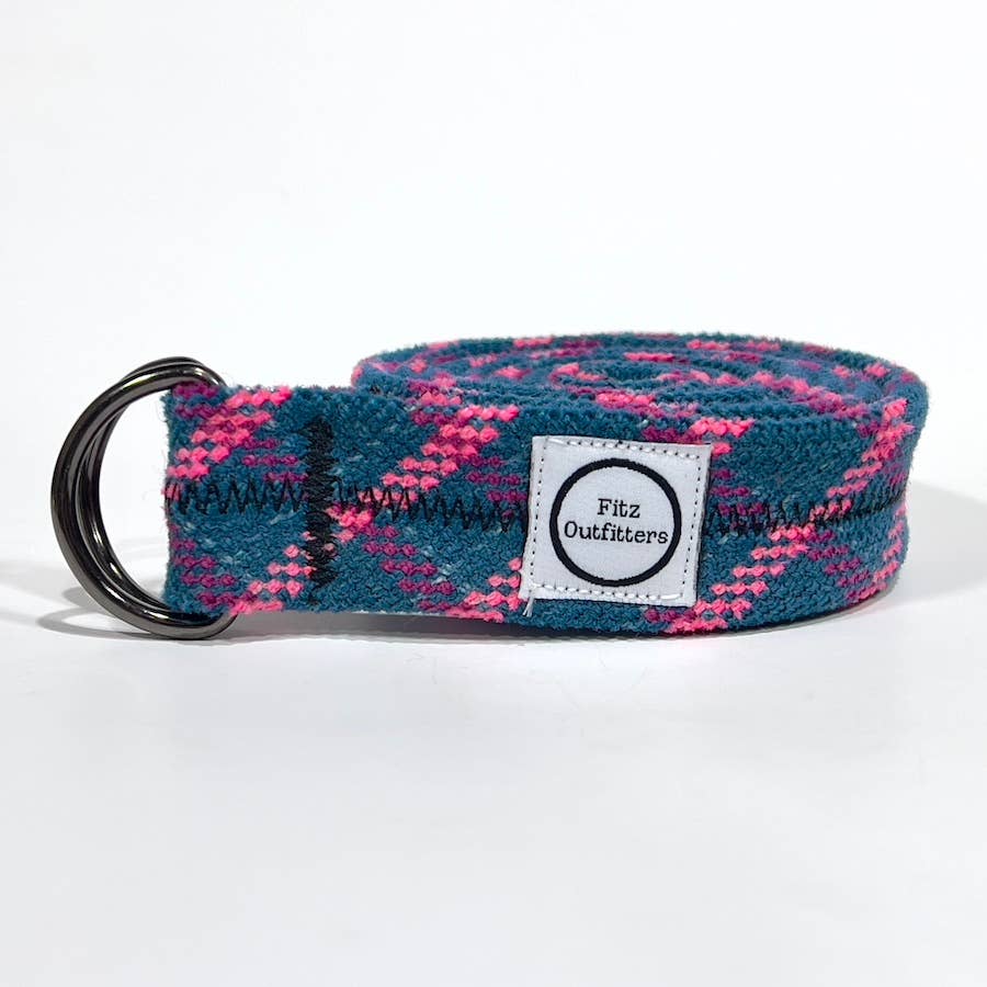 Recycled climbing rope belt with metal buckle.