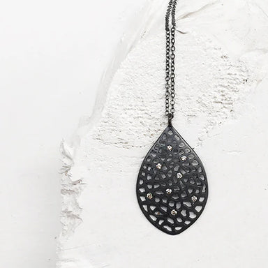 Black Laced Teardrop-shaped pendant necklace with diamonds
