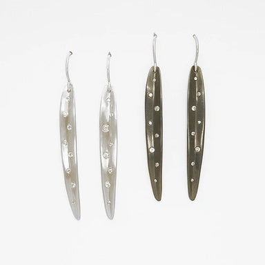 Set of two long, thin earrings with small diamonds