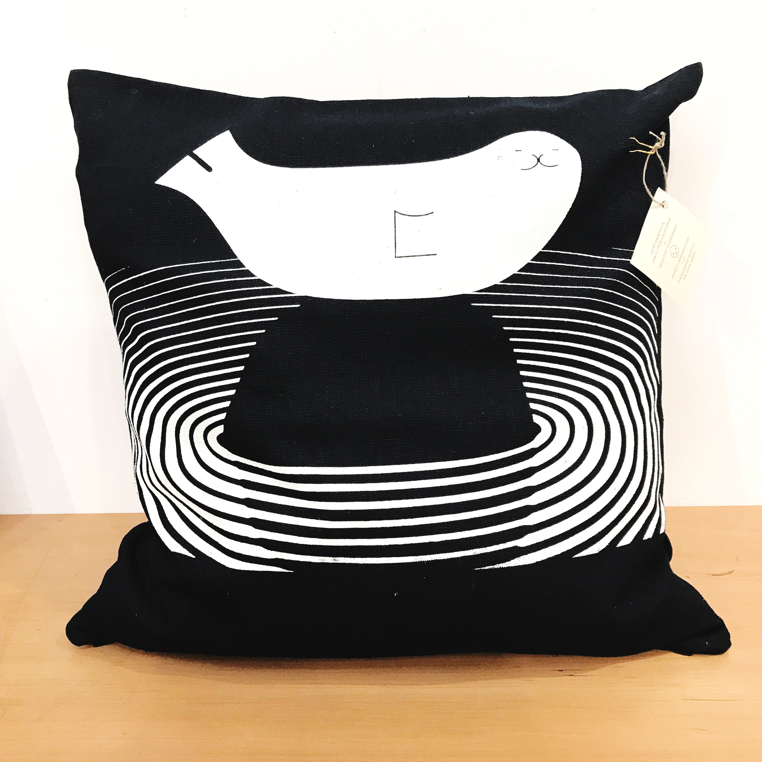 black throw pillow