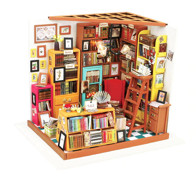 DIY miniature dollhouse library